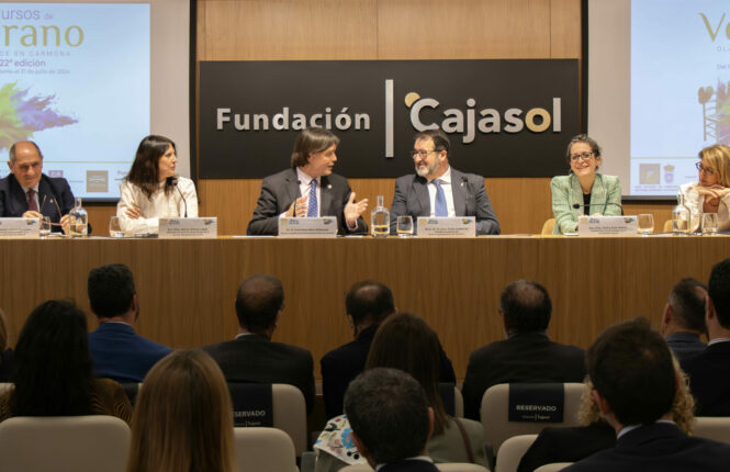 Vicente Martín, Marta Alonso, Francisco Oliva, Juan Ávila, Gloria Ruiz y Laura López en la presentación de los cursos de verano