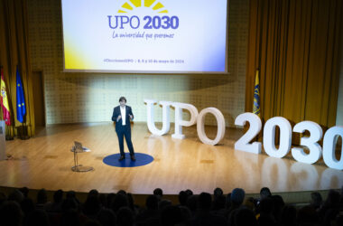 Francisco Oliva en la presentación de 'UPO 2030'