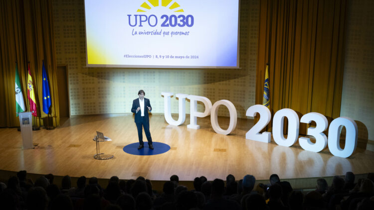 Francisco Oliva en la presentación de 'UPO 2030'