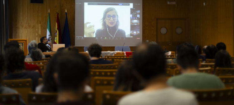 Frrancesca Albanese durante su videoconferencia