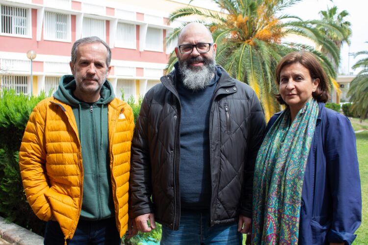 De izquierda a derecha, Raúl Álvarez Pérez, Manuel Flores Sánchez y Nuria Cordero Ramos.