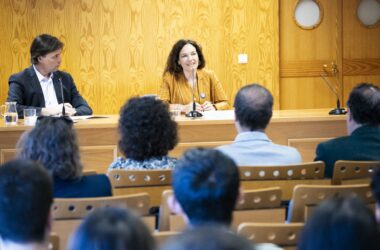 Francisco Oliva y Lina Gálvez durante el encuentro 'Conversando sobre Europa'