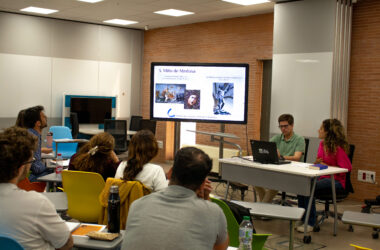 Presentación del TFG ‘Reescritura y traducción del mito de Medusa: Stone Blind (2022) de Natalie Haynes’, de Natalia Muñoz García.