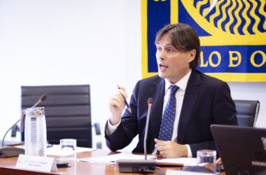 Francisco Oliva durante su informe
