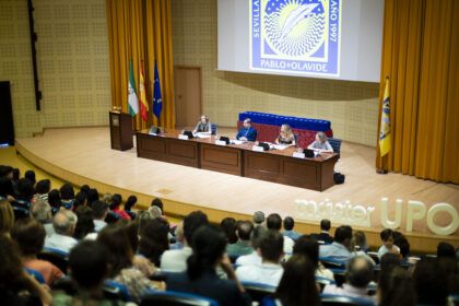 Ceremonia de clausura del Máster MAES en el Paraninfo