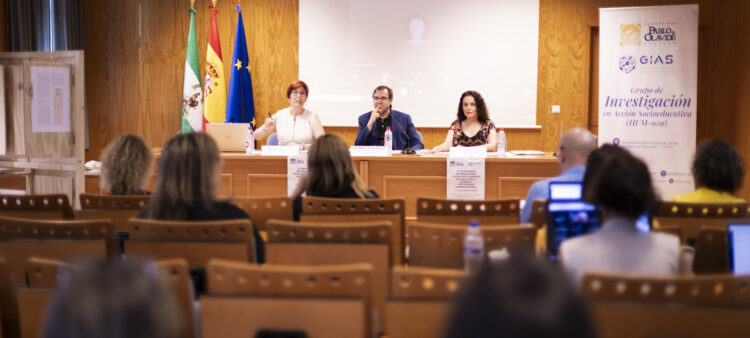 Teresa Terrón, Juan M. Gómez Espino y Encarnación Pedrero en la presentación del Seminario