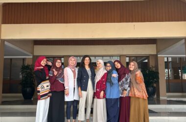 Emma Berenguer en la Universitas Islam Indonesia (UII) en Yogyakarta (Indonesia) .