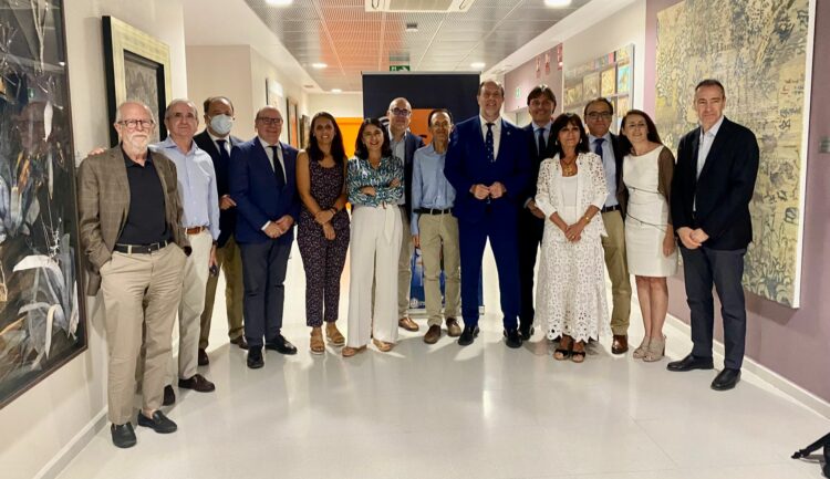 Los rectores de las cinco universidades que forman este nuevo instituto de investigación e integrantes del mismo.