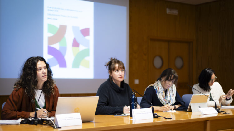 Primera mesa redonda de las Jornadas, con Ana Lamarca, Rosa Lena, Carmen Vélez y María Ángeles Huete