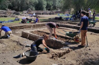 Proceso de excavación del triclinio acuático.