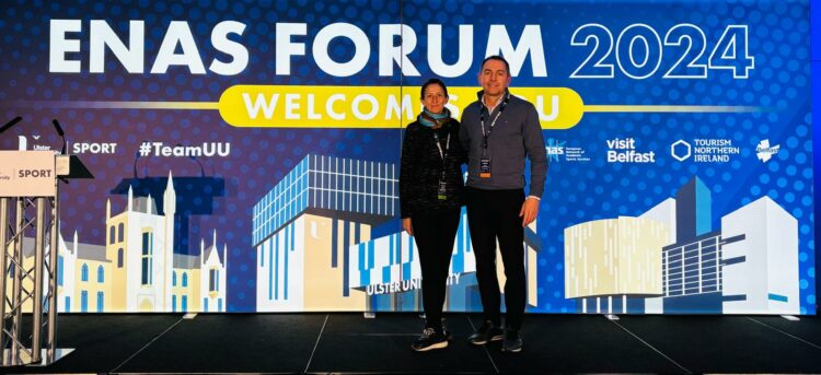 África Calvo y Antonio Fernández en el Fórum ENAS-2024 celebrado en Belfast