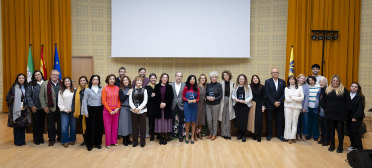 Foto de familia de la celebración del XXV aniversario de la Oficina de Voluntariado
