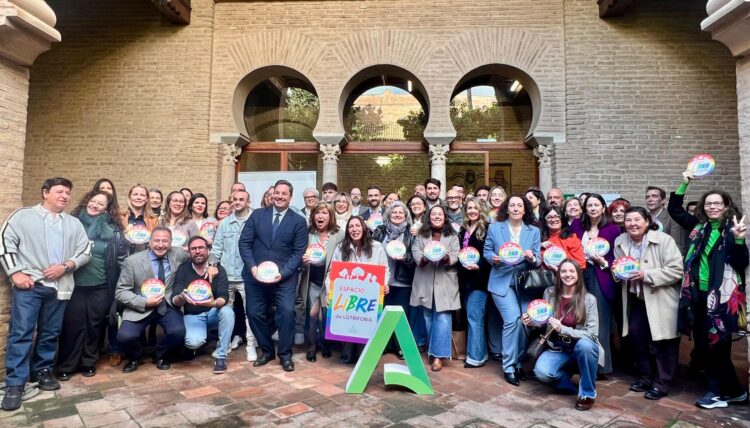entrega en Sevilla del distintivo ‘Espacio libre de LGTBIfobia’ a entidades de Andalucía occidental