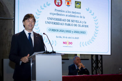 Francisco Oliva en la entrega de Premios