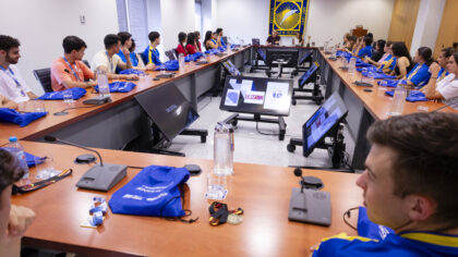 El vicerrector de Campus Saludable y Deporte recibe a los estudiantes que han conseguido pódium este año en los Campeonatos Universitarios de España y Andalucía