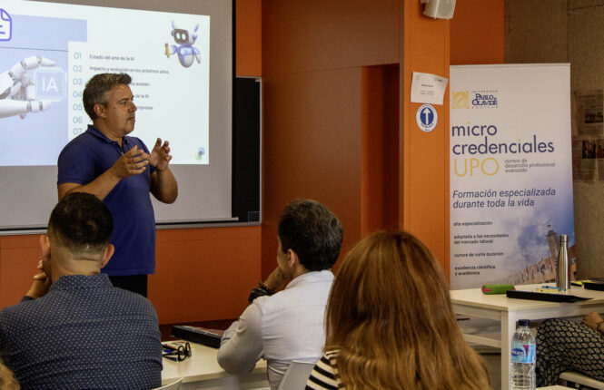 inicio de la microcredencial ‘Innovación Digital 360: IA y herramientas digitales, los aliados para impulsar tu empresa’