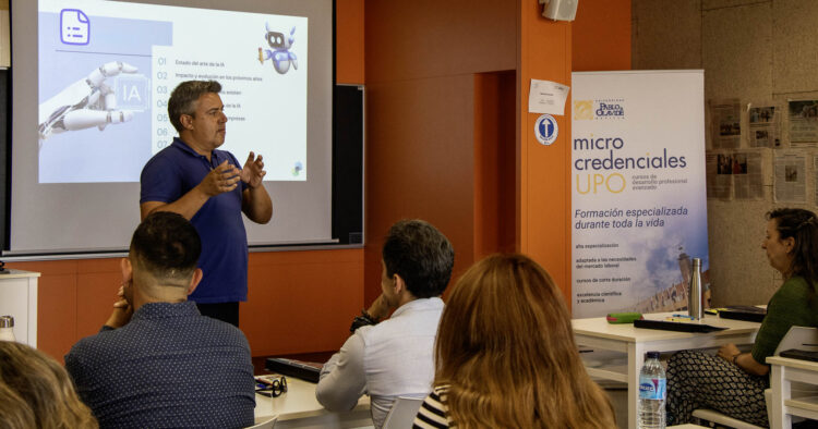 inicio de la microcredencial ‘Innovación Digital 360: IA y herramientas digitales, los aliados para impulsar tu empresa’