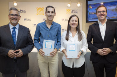 Evaristo Barrera, Antonio Iáñez, Auxiliadora González y Juan Miguel Gómez en la presentación del libro