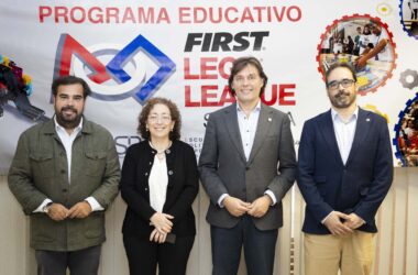 Iván Pestaña, Pilar Moreno, Francisco Oliva y Luis Merino en la presentación de FIRST LEGO League Sevilla