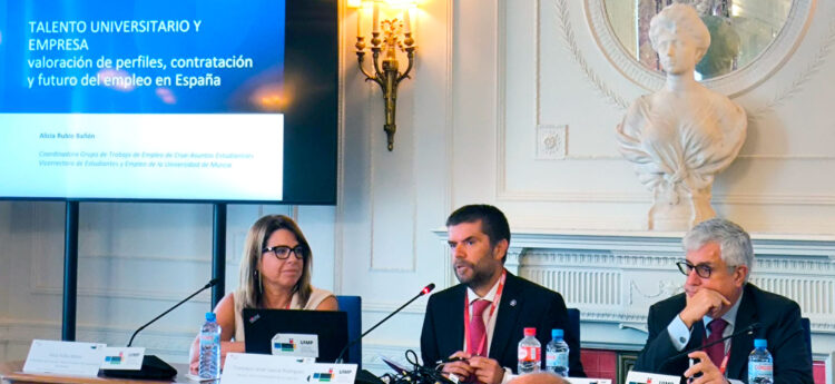 El estudio 'Talento universitario y empresa' ha sido presentado esta mañana en un Encuentro de la UIMP en Santander