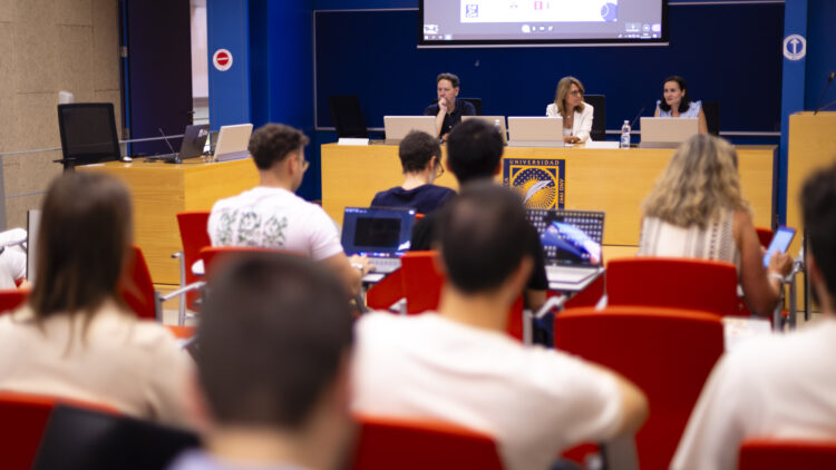 Rafael Merinero, Laura López y M. Ángels Huete en la presentación de las Jornadas