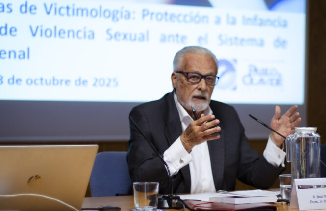 Jesús Maeztu durante su intervención en las Jornadas de Victimología