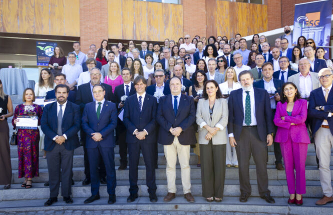 Foto de familia de las Jornadas ‘El Futuro de la Sostenibilidad en la Gestión Empresarial: Visión y Retos Actuales’