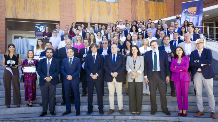 Foto de familia de las Jornadas ‘El Futuro de la Sostenibilidad en la Gestión Empresarial: Visión y Retos Actuales’