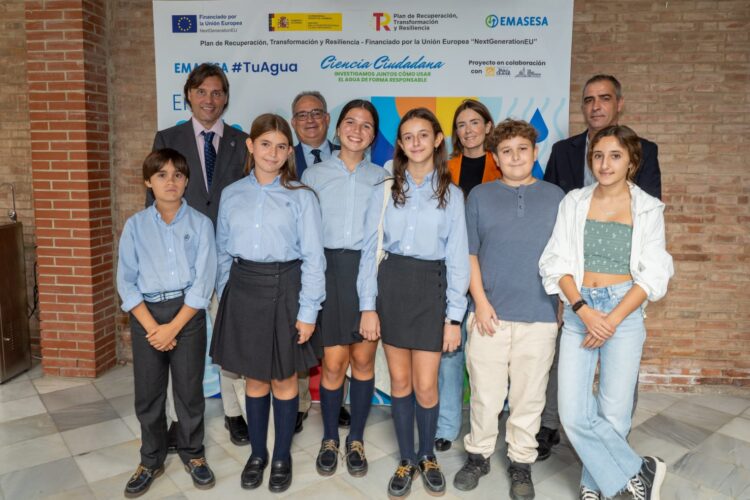 Estudiantes premiados del colegio Buen Pastor de Sevilla y el IES Olivar de La Motilla.