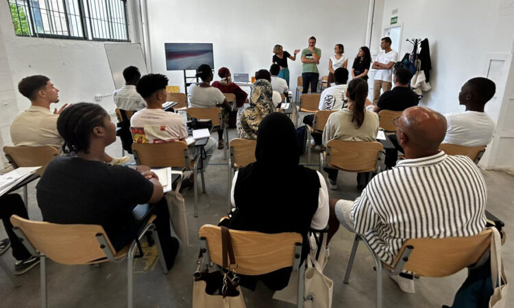 La formación se lleva a cabo en la en la sede de la Federación Andalucía Acoge en Sevilla