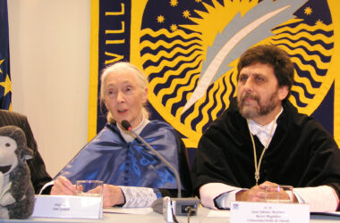 Jane Goodall junto al rector Juan Jiménez, en 2009 en la Olavide
