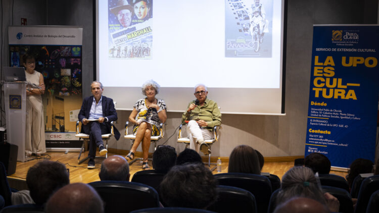 Raúl Álvarez, Rosalía Martínez y Juan Daniel Ramírez en la mesa de debate celebrada en el Festival Miradas a través del tiempo