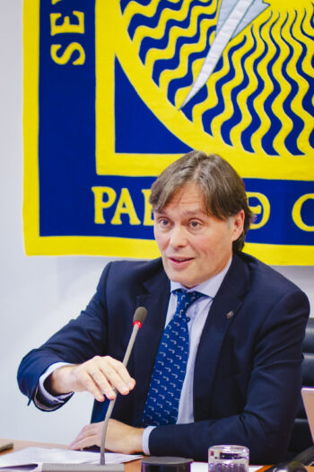 Francisco Oliva interviene en el Consejo de Gobierno de la Universidad Pablo de Olavide