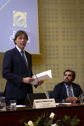 Francisco Oliva durante su discurso