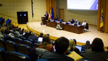 Francisco Oliva durante el Claustro