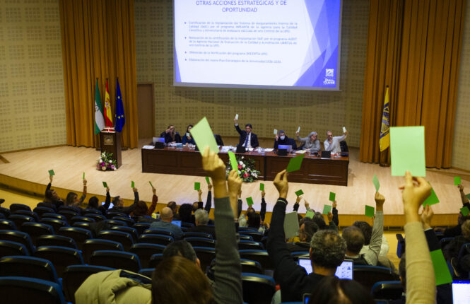 Sesión del Claustro en la que el rector ha expuesto su informe de Gestión 2025