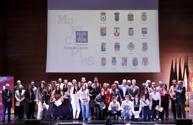 Foto de familia de la entrega de Premios de Bachillerato