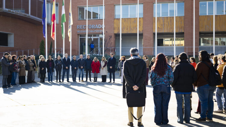 Minuto de silencio guardado en el campus de la UPO por el accidente de Adamuz