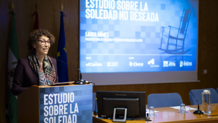 Laura Gómez en la presentación del acto 