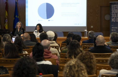 Rosa M. Varela y Verónica Plata durante la presentación del Estudio