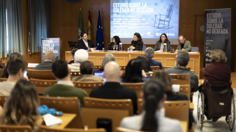  mesa redonda moderada por Isabel Morillo con José Luis García, Rocío Barragán, Encarnación Fuentes y Raúl Álvarez. 