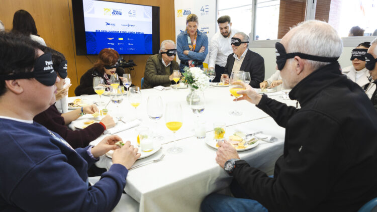 Participantes del taller ‘desayuno a ciegas’