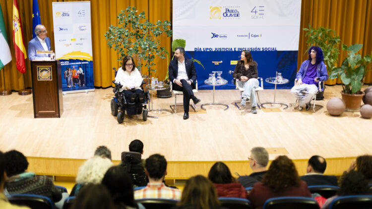 Protagonistas de la primera mesa de experiencias: isibilidad e inclusión de ladiscapacidad. 