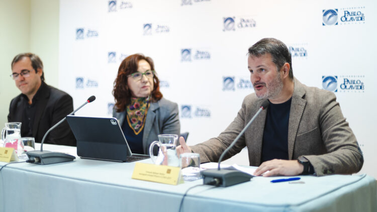 Juan Miguel Gómez Espino, Antonia Jiménez y Fernando Relinque en la presentación de los resultados de CLIMA-GEN