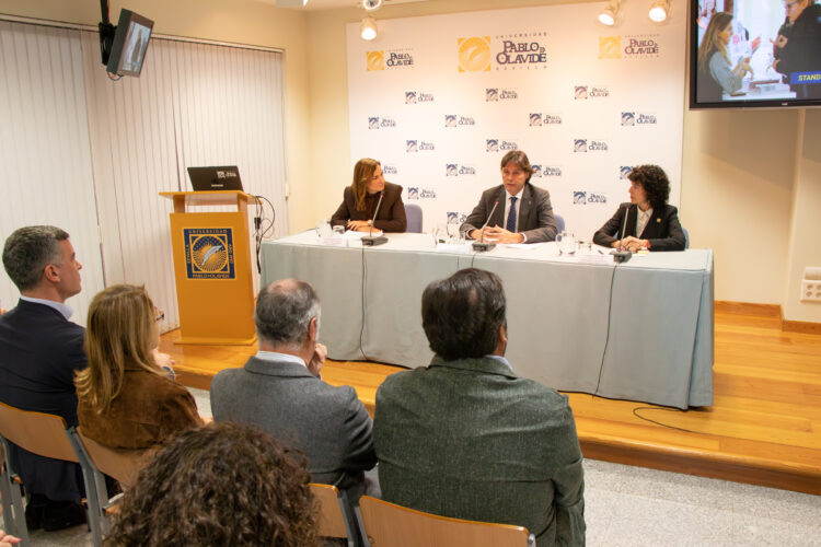 Francisco Oliva, Beatriz Barranco y Amapola Povedano en la presentación de la Feria
