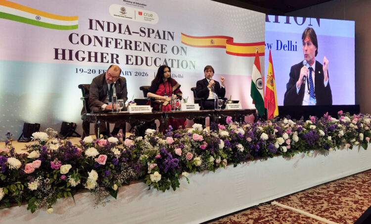 Francisco Oliva durante su intervención en la India–Spain Conference on Higher Education