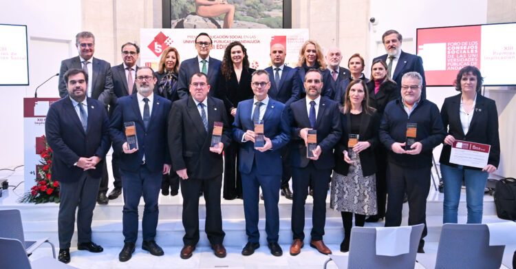 Foto de familia de la XIII edición de los Premios del Foro de Consejos Sociales