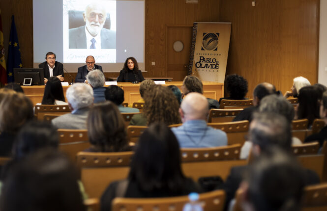 Juan Miguel Gómez Espino, José Antonio Sánchez Medina y Encarnación Pedrero García en la apertura del Homenaje