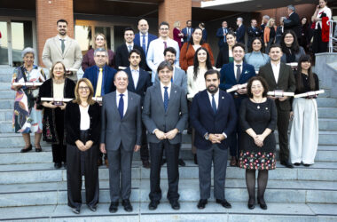 Fotografía de familia de los Premios Real Maestranza a los Mejores Expedientes Académicos