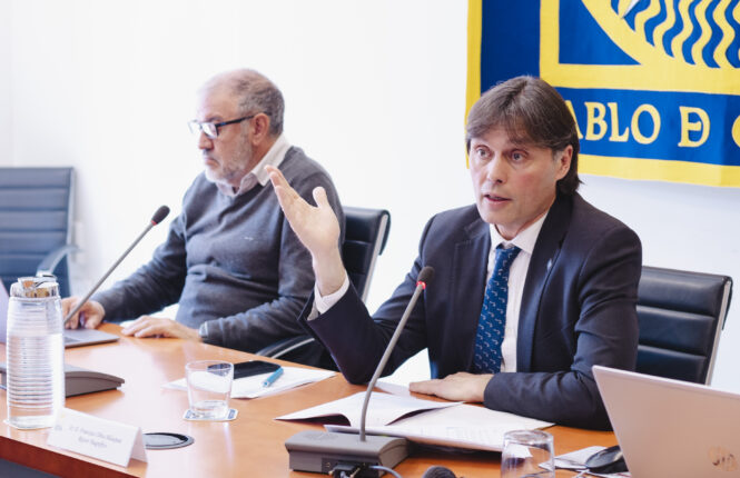 Francisco Oliva en su informe al Consejo de Gobierno